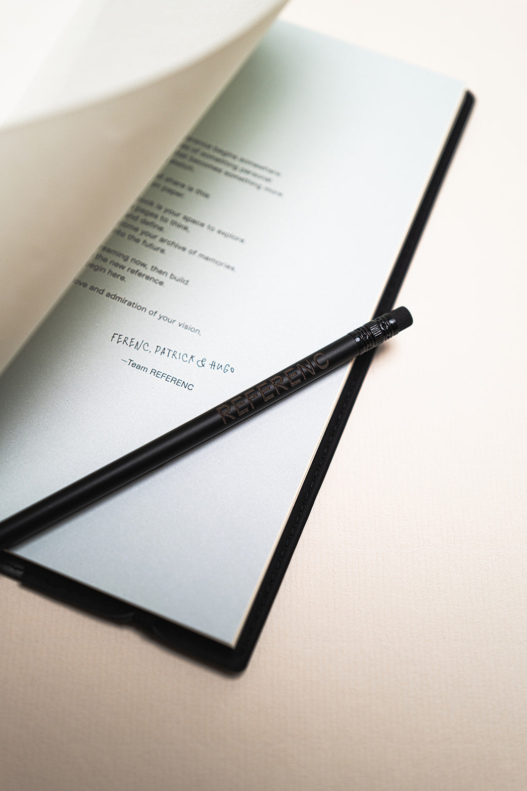 REF BOOK 2025 Schwarz