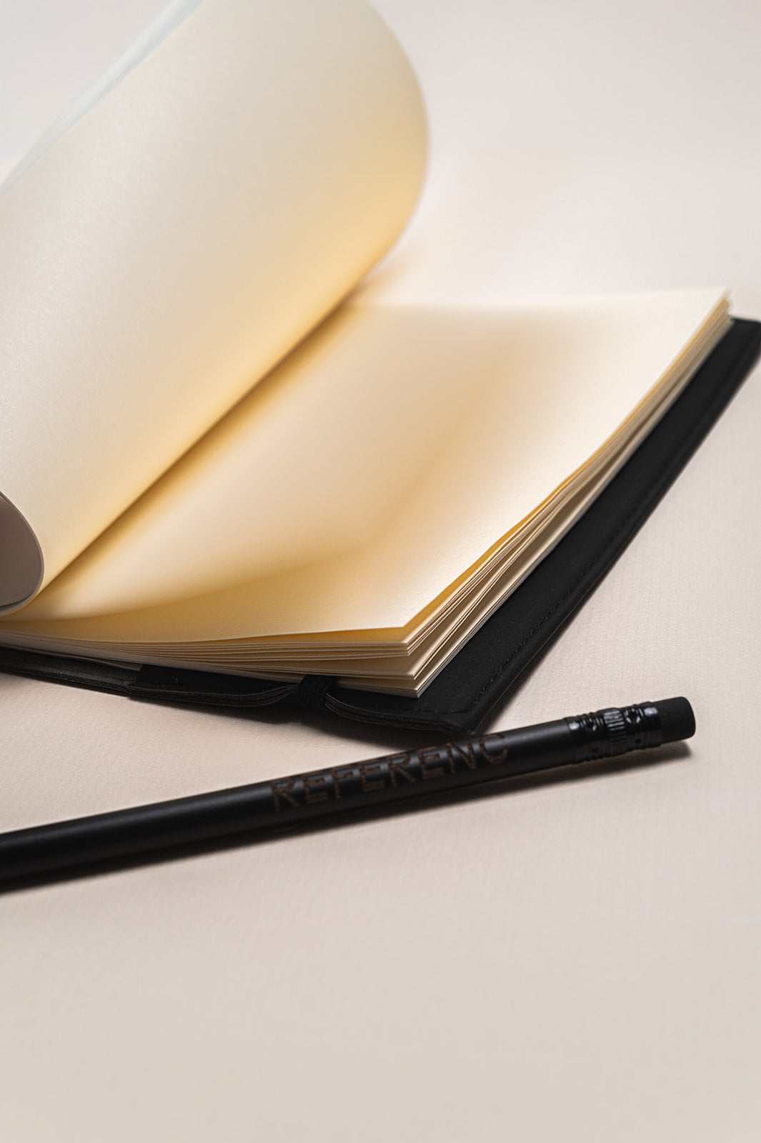REF BOOK 2025 Schwarz