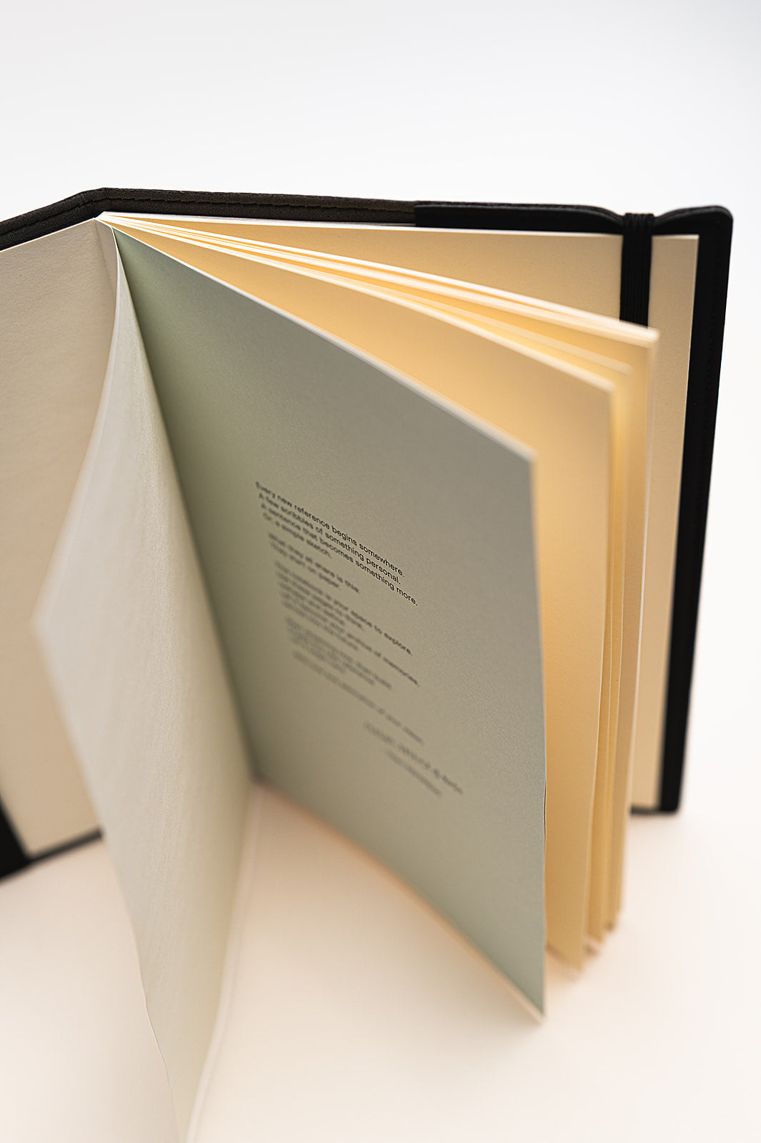 REF BOOK 2025 Schwarz
