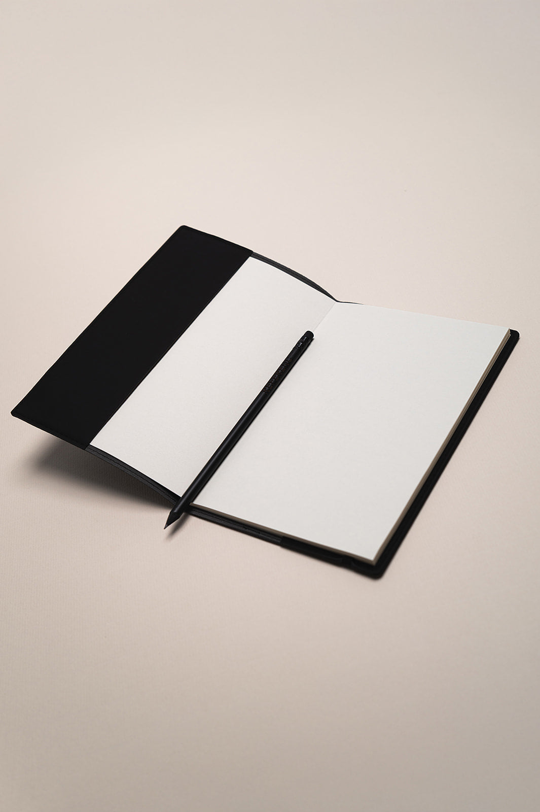 REF BOOK 2025 Schwarz