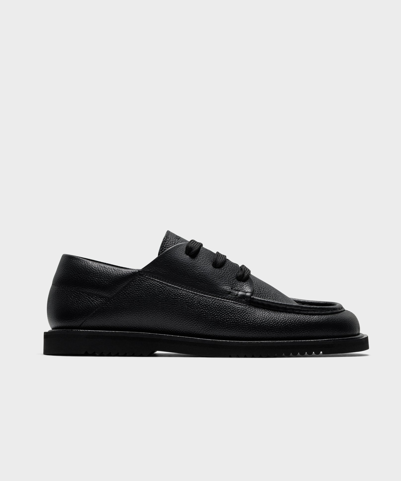The Tahoe Resort All Black Riso Leather