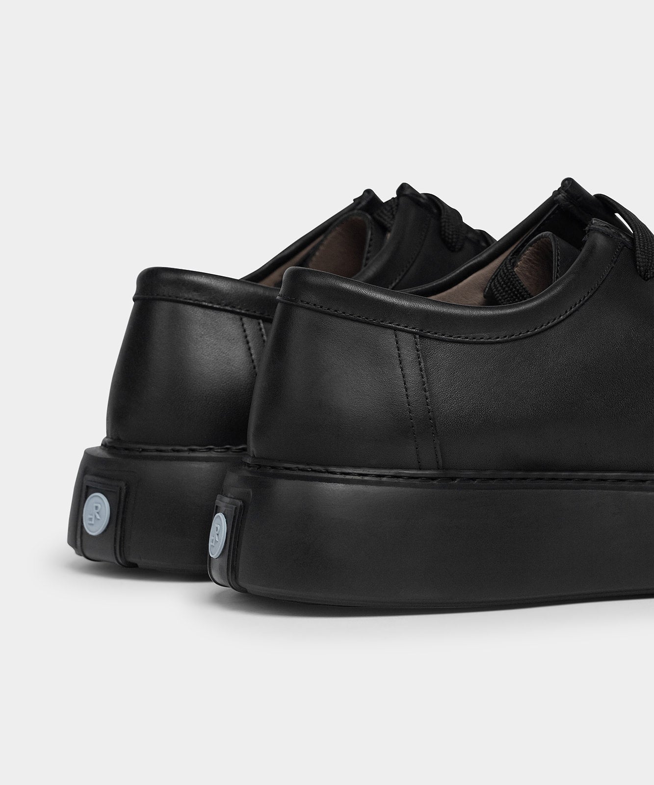The Fernabee All Black Leather – REFERENC Studios